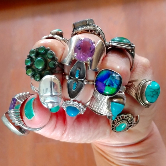 Welcome to my closet 🌹🌿 - Picture 6 of 16